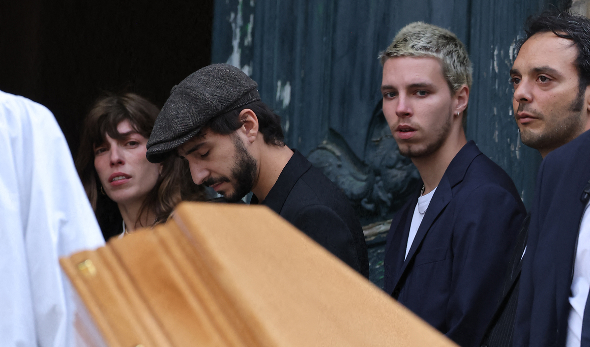 Obsèques de Jane Birkin : Jacqueline, la sœur de Serge Gainsbourg, fait une apparition remarquée (Photo)