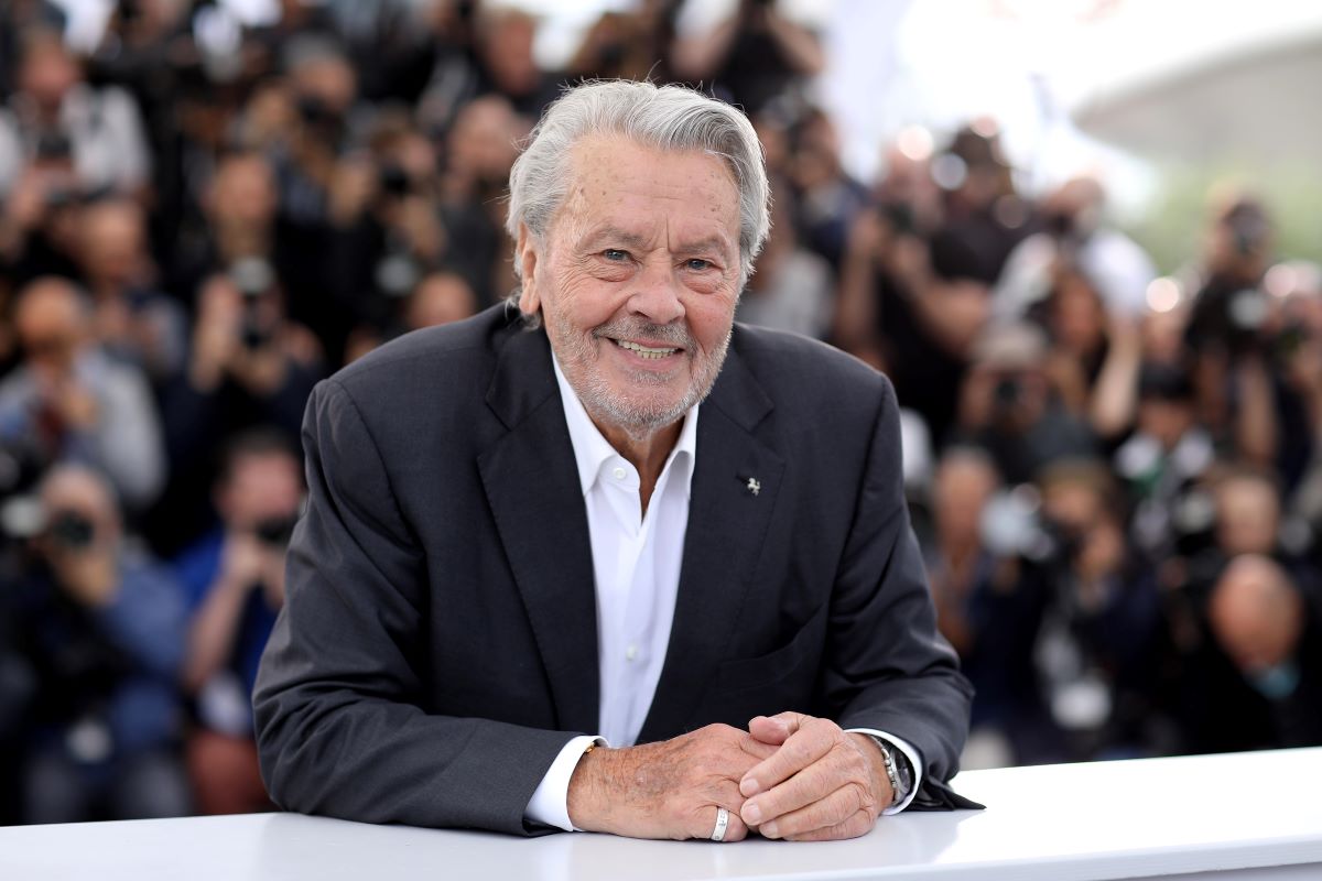 Affaire Alain Delon : « Toutes les photographies démontrant… », Hiromi Rollin contre-attaque