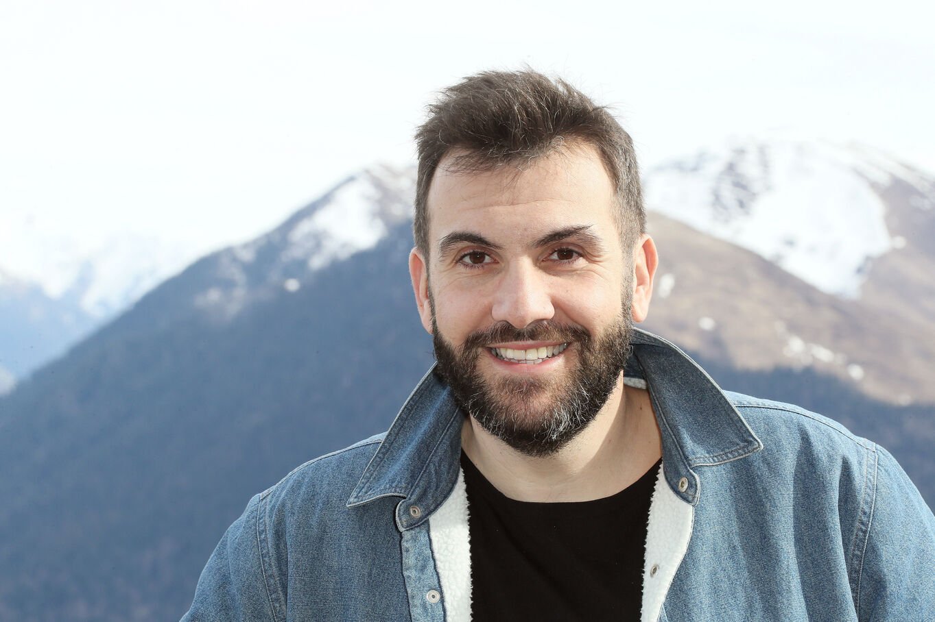 Laurent Ournac : ce jour où il est tombé amoureux d’une actrice qu’il a ensuite retrouvée dans Camping Paradis