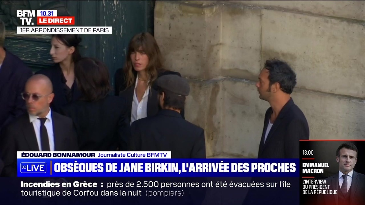 PHOTOS. Obsèques de Jane Birkin : ses filles Lou Doillon et Charlotte Gainsbourg unies dans la douleur, ce geste poignant en duo