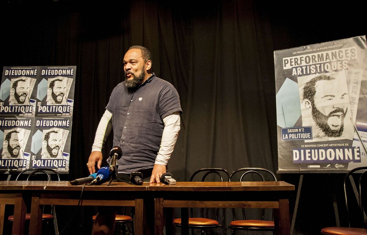 Lyon : Interdit de scène, Dieudonné fait le show dans un champ