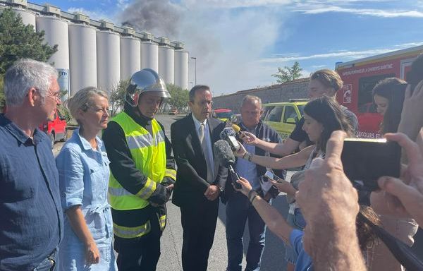 La Rochelle : Un site industriel évacué après un important incendie sur des silos à grain