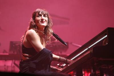 L’animateur de Tipik qui a interrogé Juliette Armanet réagit à la polémique sur “Les lacs du Connemara”