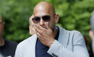 Trafic d’être humains: l’influenceur Andrew Tate est libéré de son assignation à résidence