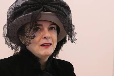 “Je savais à peine ce qui se passait”: Amélie Nothomb se livre sur le viol dont elle a été victime à 12 ans