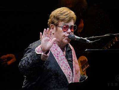 Elton John hospitalisé après un accident domestique dans sa villa de Nice