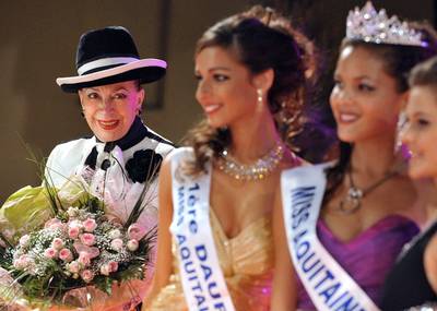 Les Miss France rendent hommage à Geneviève de Fontenay