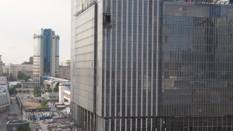 Un bâtiment endommagé à Moscou lors du sixième jour consécutif d’attaques de drone