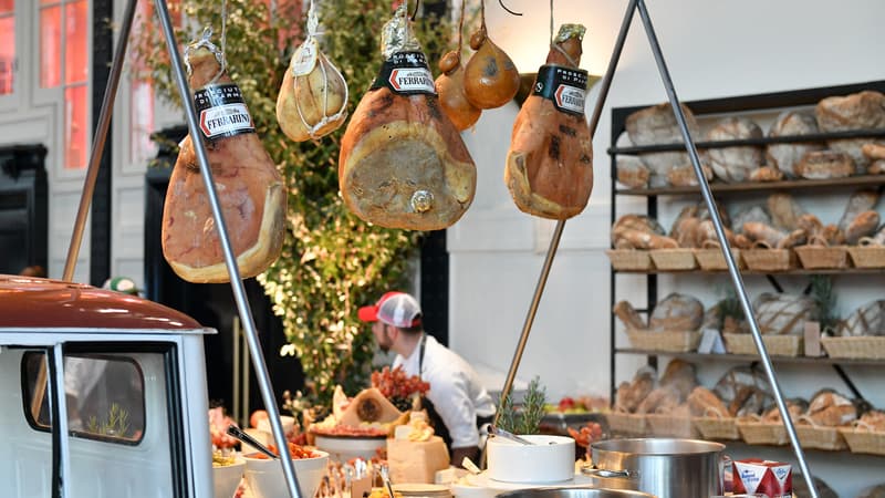 États-Unis: elle glisse sur une tranche de jambon cru, se blesse et réclame 50.000 dollars à Eataly