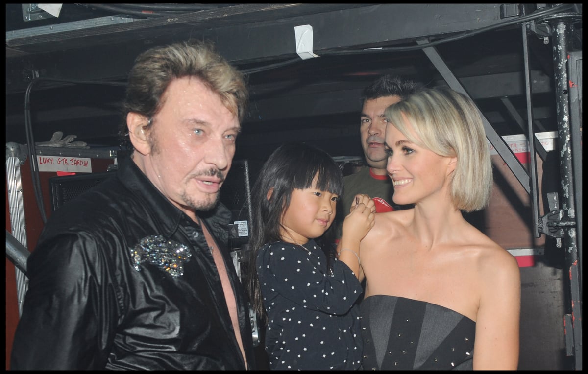 Laeticia Hallyday : la veuve de Johnny dévoile une vidéo de son hommage sur la tombe du chanteur