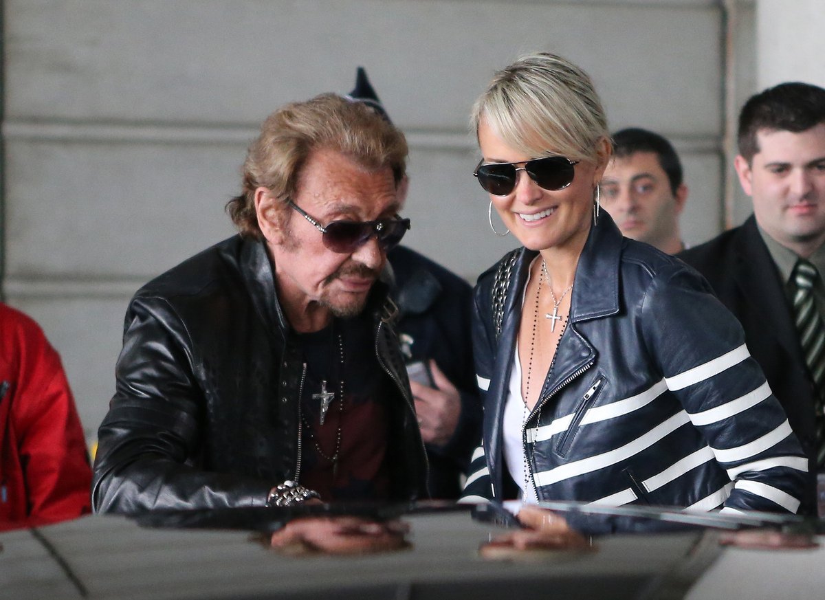 « Pourquoi ce mensonge ? » : cette contre-vérité qu’aurait racontée Laeticia Hallyday à la mort de Johnny