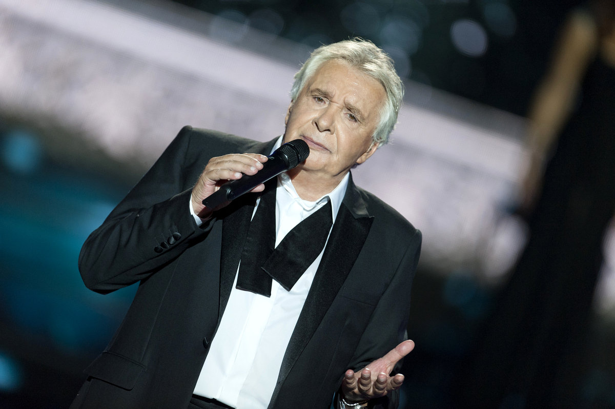 Michel Sardou : “scout, sectaire, de droite…”, le chanteur atomisé par une célèbre artiste