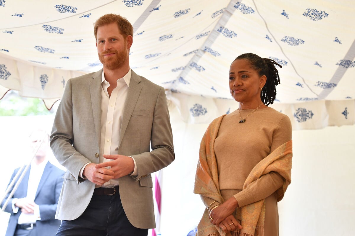 Meghan Markle : sa mère Doria Ragland fait une surprenante apparition dans une soirée très VIP avec le gratin de L.A