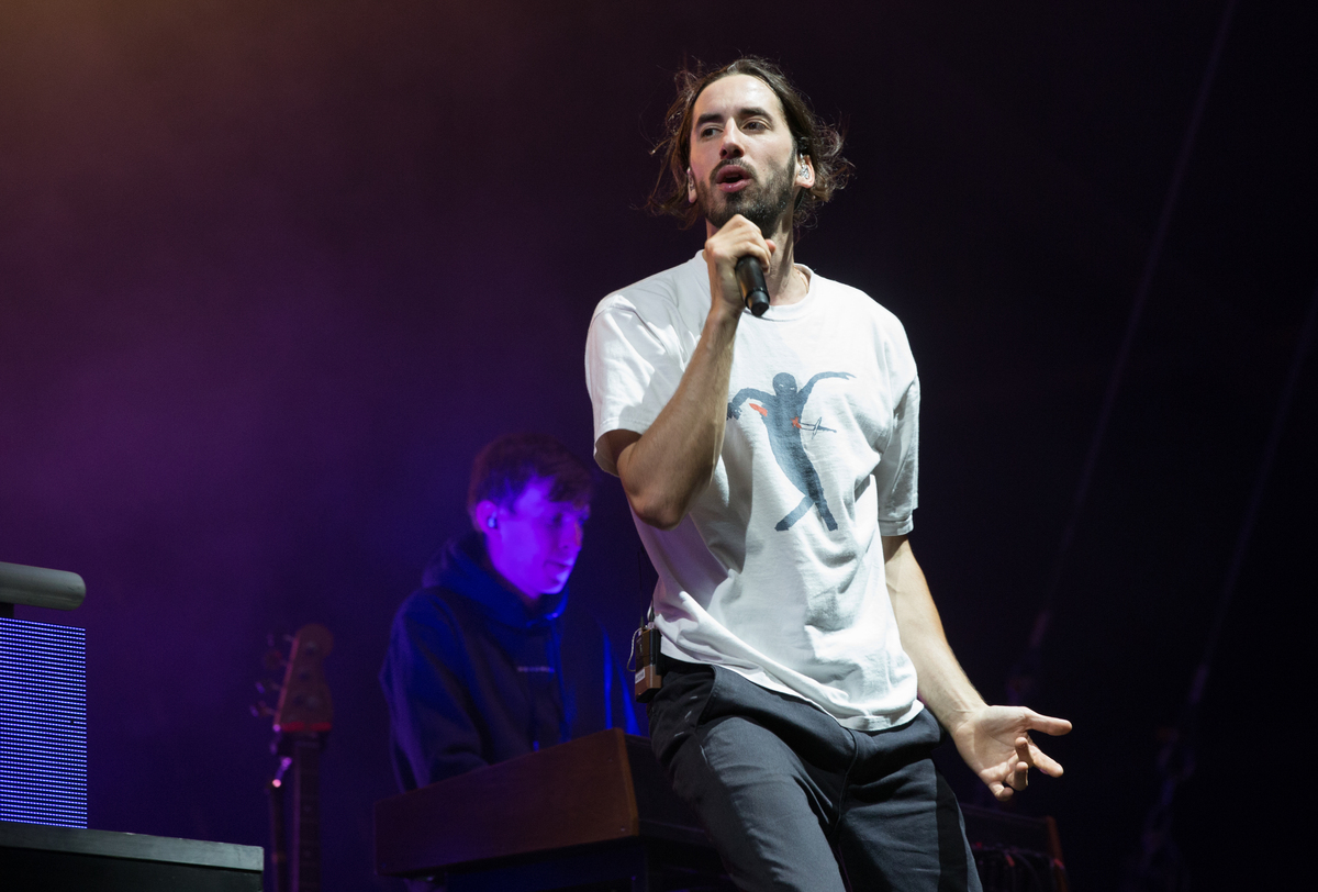 Lomepal : « des relations d’un soir… », le rappeur sort du silence après l’ouverture d’une enquête pour viol