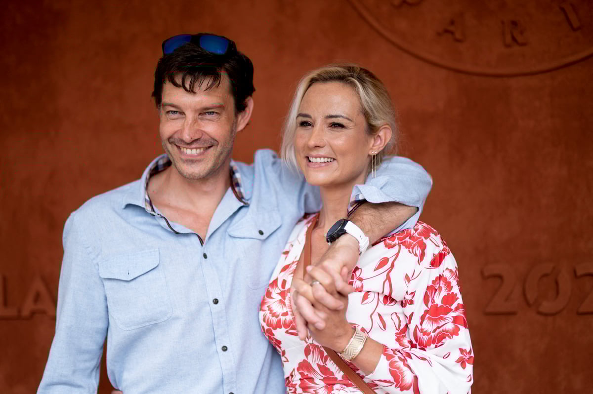 Elodie Gossuin : son mari opéré du genou, elle se confie sur cette lourde opération et sur ses conséquences