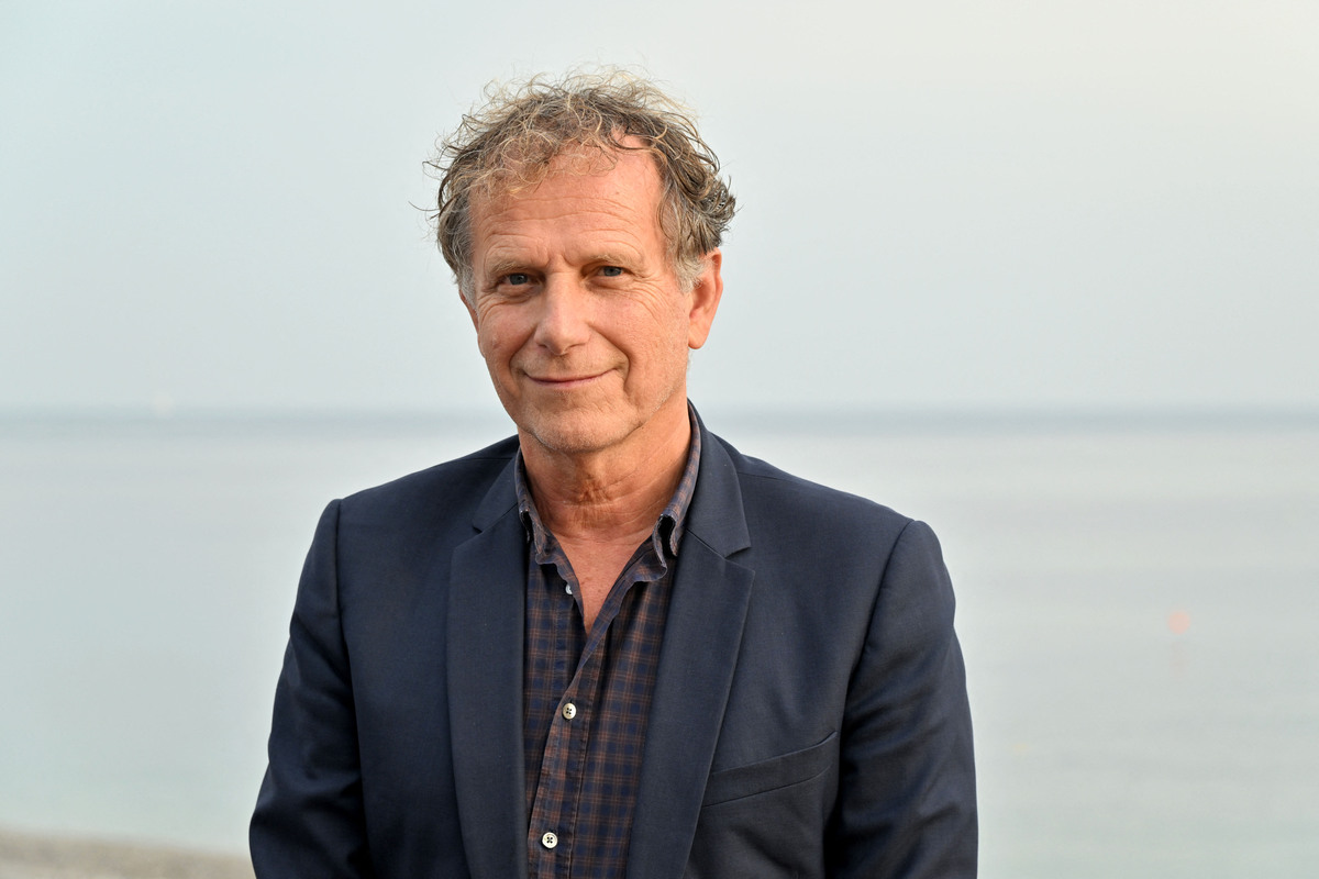 Charles Berling : pourquoi ses relations avec son ex Carla Bruni se sont « estompées »