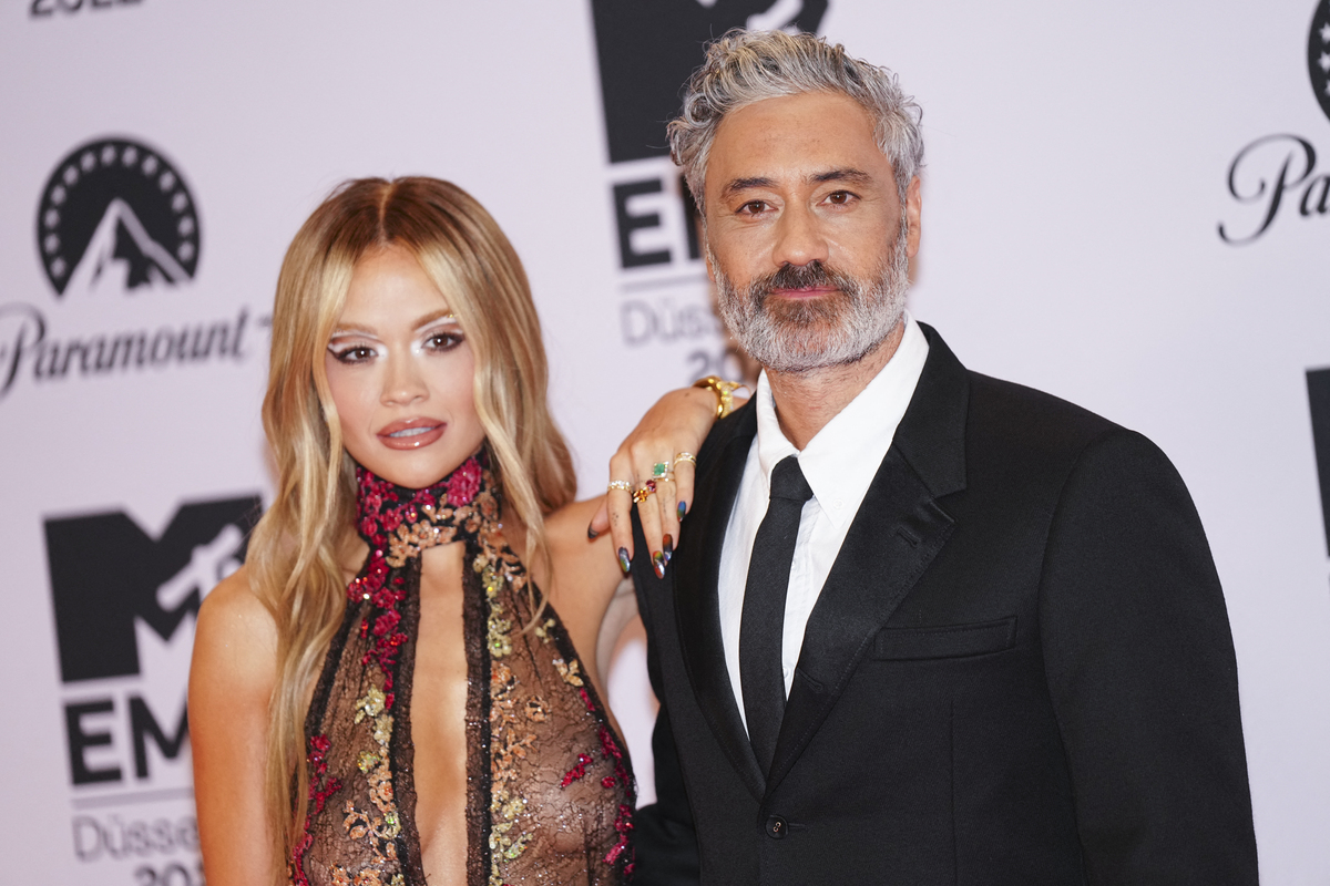 Rita Ora : un an après son mariage secret avec Taika Waititi, elle partage de sublimes photos du grand jour