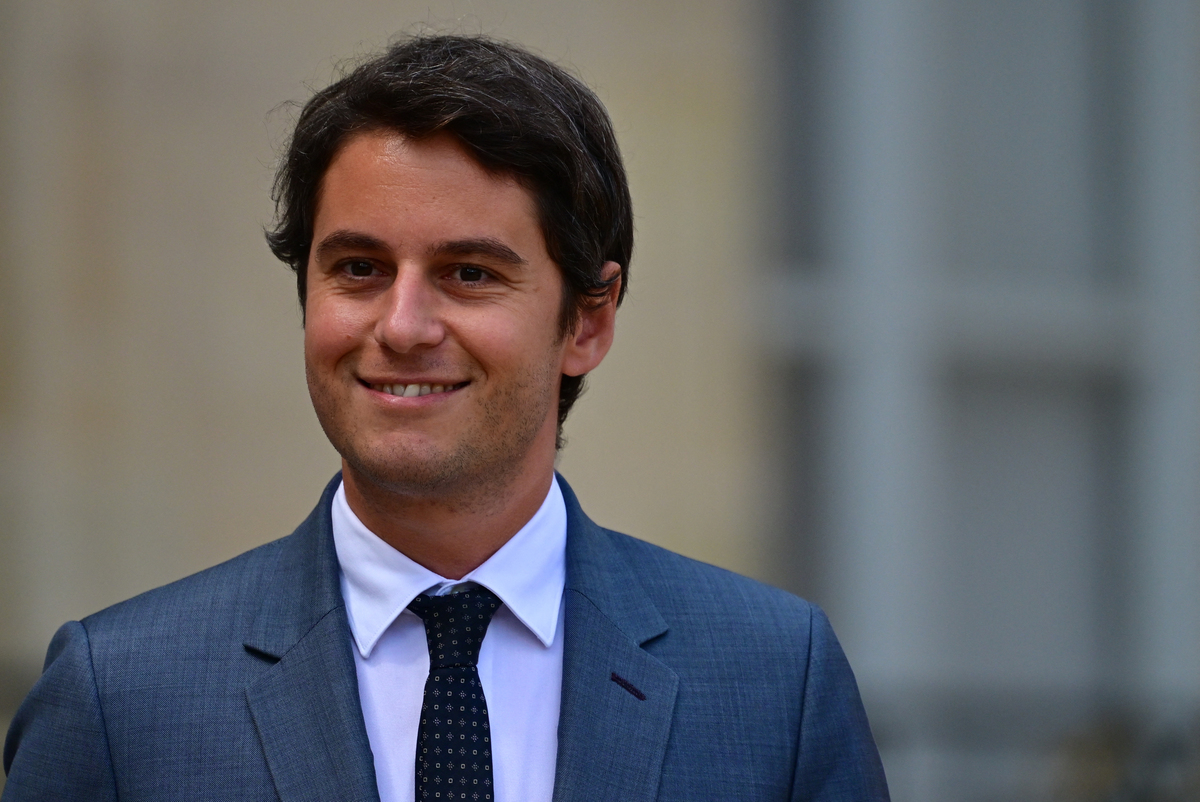 Gabriel Attal : sa réponse aux attaques homophobes dont il est la cible