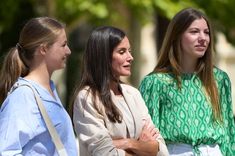 Letizia d’Espagne : tenue de camouflage et coiffure de rigueur, ce nouveau look de sa fille Leonor à l’armée