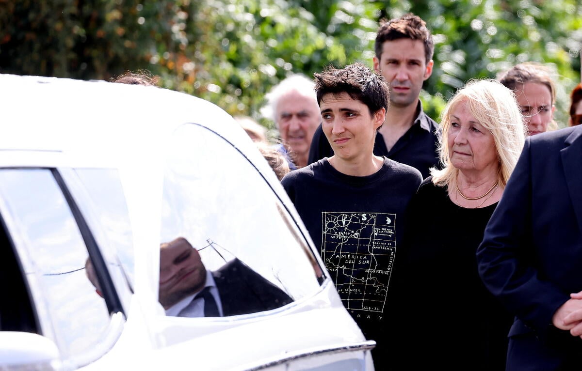 Obsèques de Gérard Leclerc : sa veuve et son frère Julien très marqués, son clan uni dans la douleur (Photos)