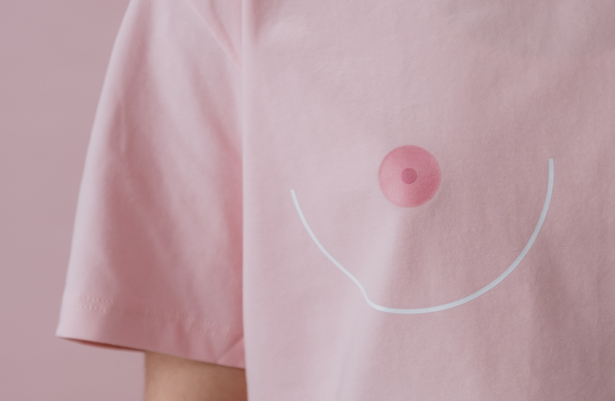 Elle cache une grave blessure et finit avec un “troisième sein”