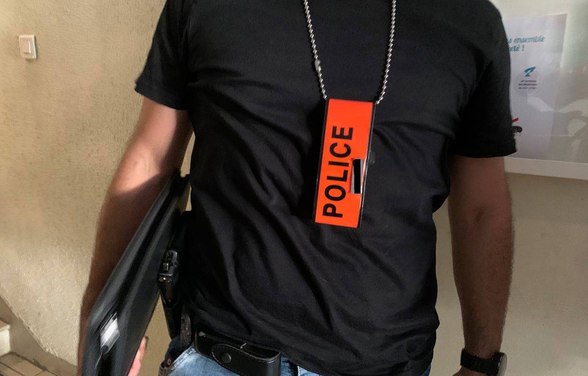 Besançon : Une pancarte « un flic, une balle » choque pendant une manifestation contre les violences policières