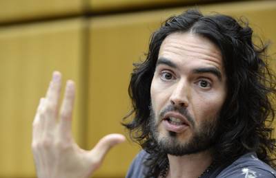 “Russell Brand interrogé par la police il y a 9 ans après avoir été accusé d’agression sexuelle envers une masseuse”
