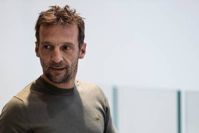 Dix jours après son grave accident de moto, Mathieu Kassovitz (déjà) de retour au travail