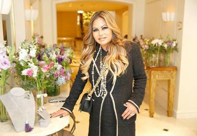 Malgré son piteux état, la villa de l’ex de Phil Collins a été vendue: “Des crottes de chien sur la table basse”