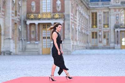 Pourquoi cette célèbre actrice a-t-elle été huée par les photographes à son arrivée au château de Versailles?