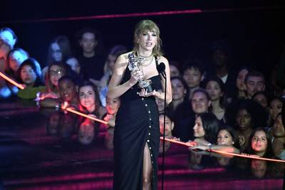 Taylor Swift accumule les trophées aux VMAs, Shakira récompensée pour l’ensemble de sa carrière