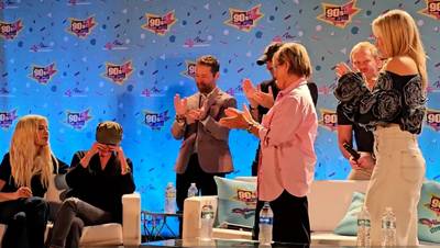 En larmes, Shannen Doherty reçoit une standing ovation de ses anciens camarades de “Beverly Hills”