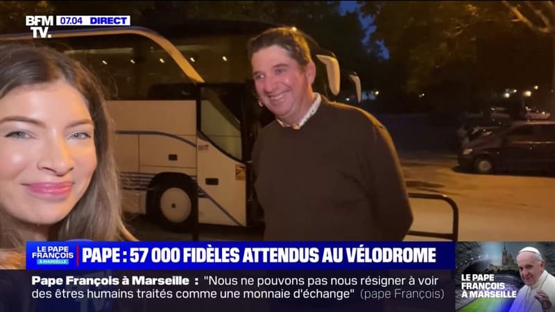Des fidèles catholiques de Nîmes s’apprêtent à prendre un car pour voir la messe du pape François