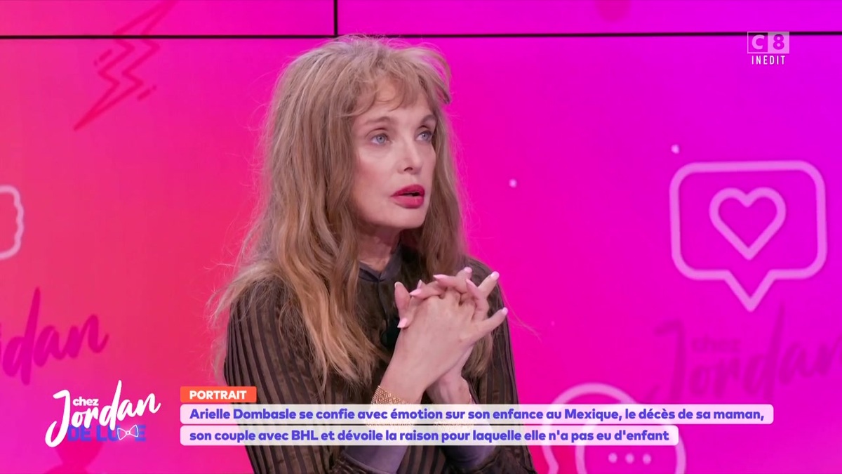 “Je souhaite être…” : Arielle Dombasle adepte de la chirurgie esthétique ? Elle répond aux rumeurs