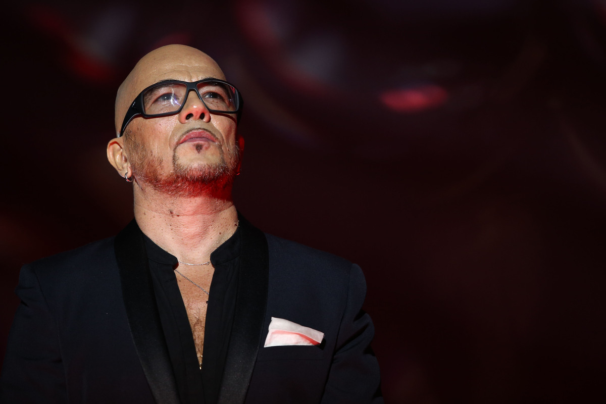 Pascal Obispo : bientôt une greffe de cheveux pour le chanteur ? Sa réponse sans équivoque