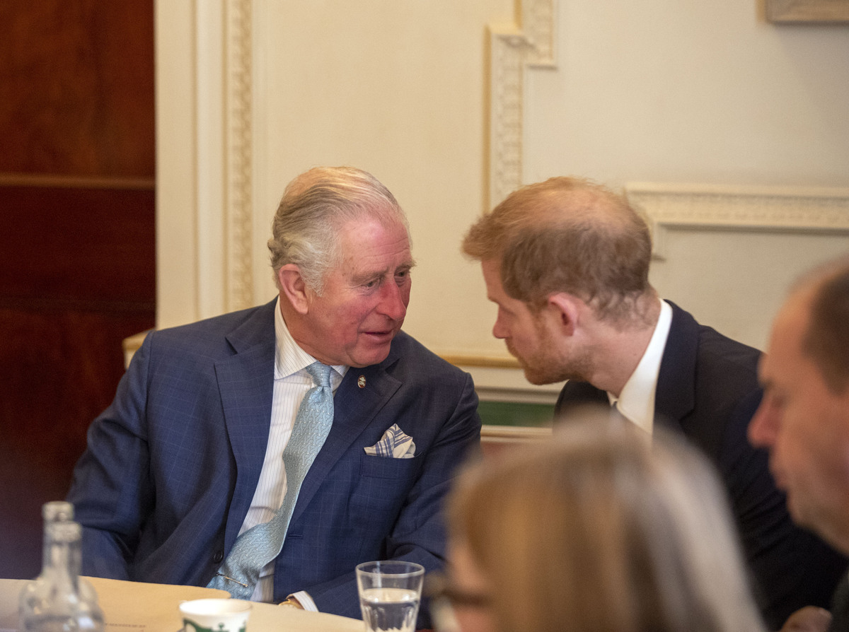 Charles III : pourquoi il pourrait faire un grand “reset” avec son fils, le prince Harry