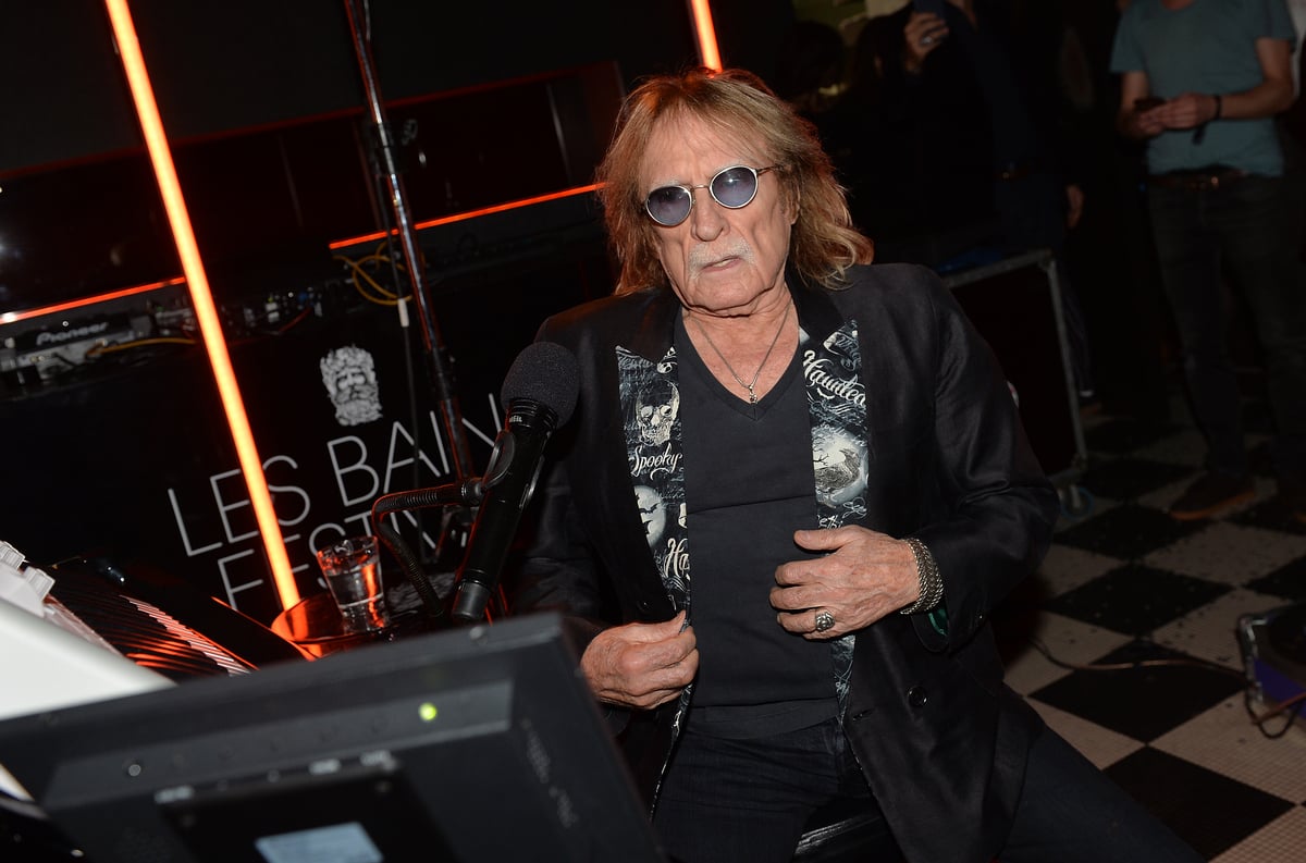 Christophe, “un faible comme Johnny Hallyday” : un proche de son fils illégitime se lâche sur le chanteur