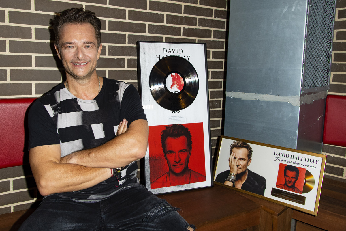 Emma Smet sur un rare cliché avec son frère Cameron, qui ressemble comme deux gouttes d’eau à David Hallyday