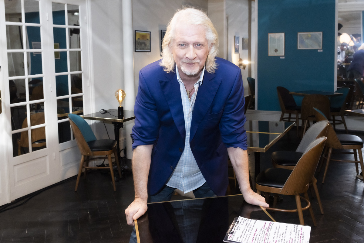 Patrick Sébastien : cette précaution qu’il prend dans sa chambre l’hôtel en compagnie d’une femme