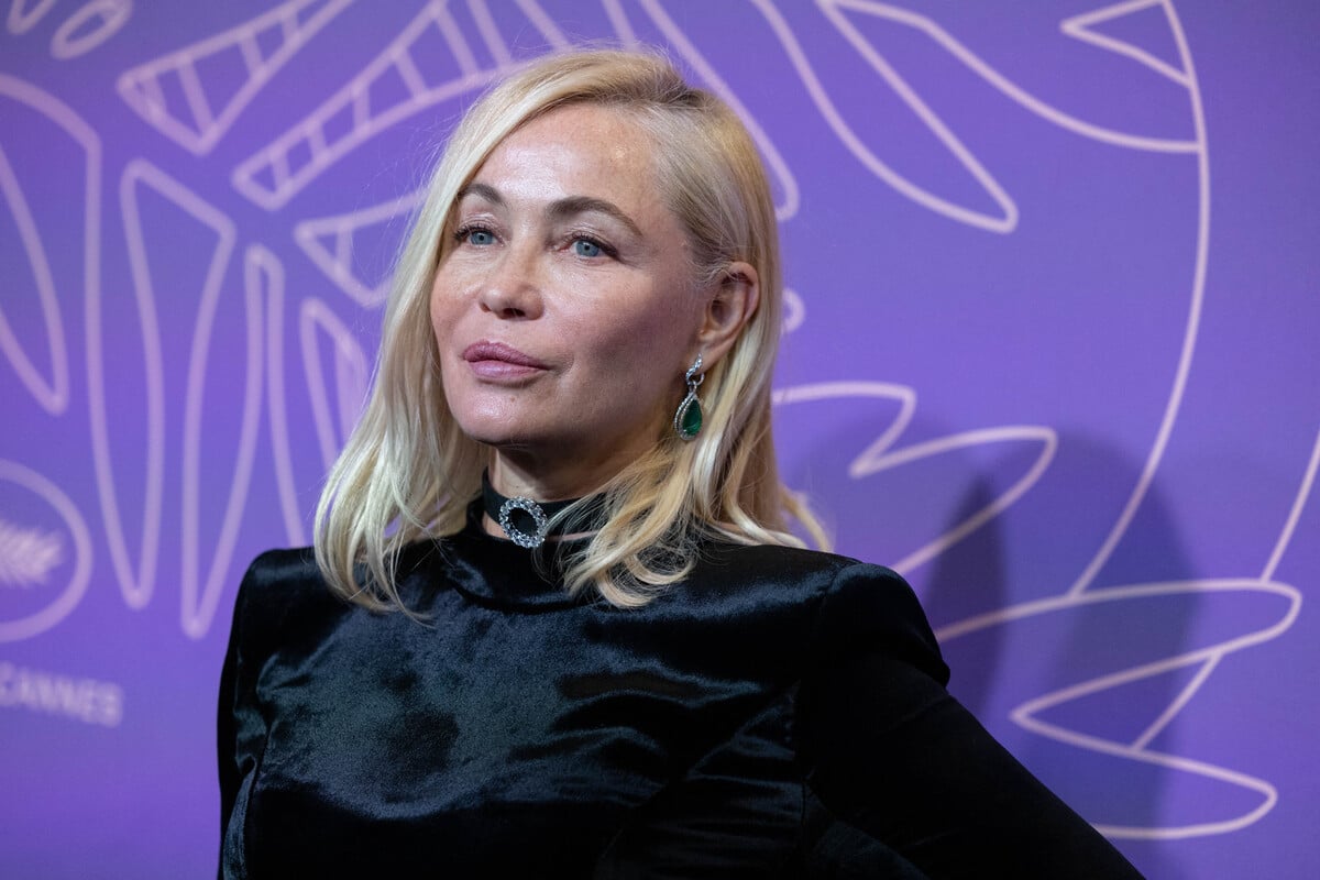 « Tu déchires sans bruit ma chemise de nuit » : Emmanuelle Béart révèle avoir été victime d’inceste à l’adolescence
