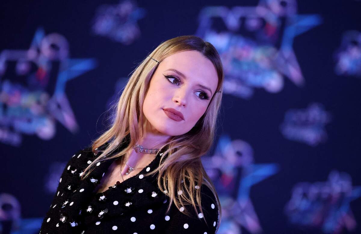 Angèle inconsolable : “toujours avec nous”, la chanteuse belge abattue par le décès d’une proche