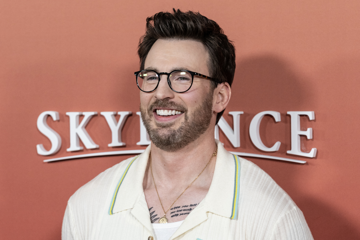 Chris Evans marié ! L’acteur a épousé Alba Baptista devant un parterre de stars à Cap Code