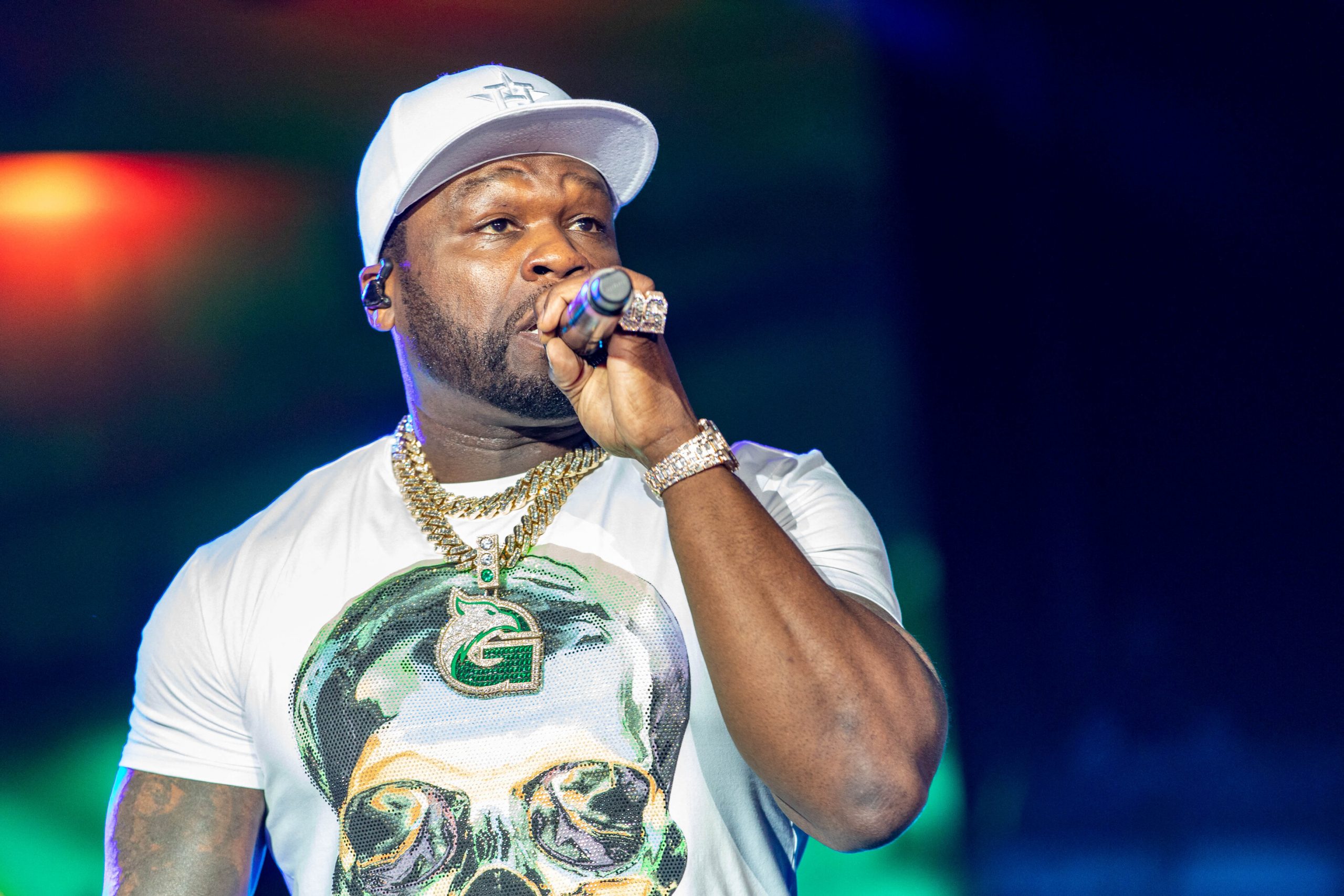 50 Cent disjoncte en plein concert, le rappeur filmé en train de blesser une spectatrice