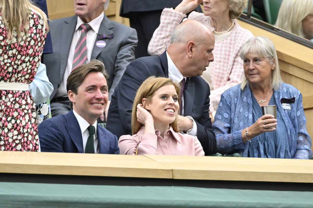 Princesse Beatrice : robe fleurie et sombrero, cet adorable cliché de sa petite Sienna dévoilé pour ses 2 ans