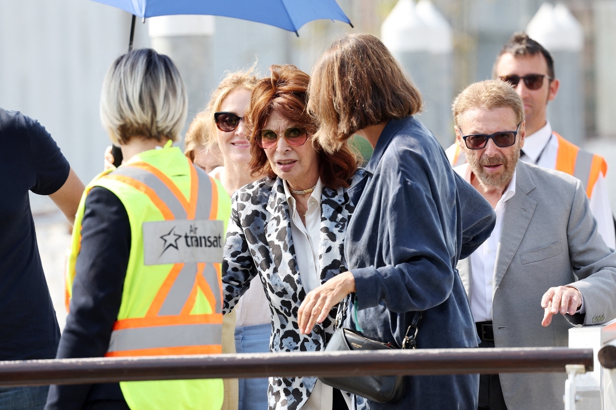 Sophia Loren hospitalisée : l’actrice a subi une opération en urgence, ces nouvelles peu rassurantes d’un proche