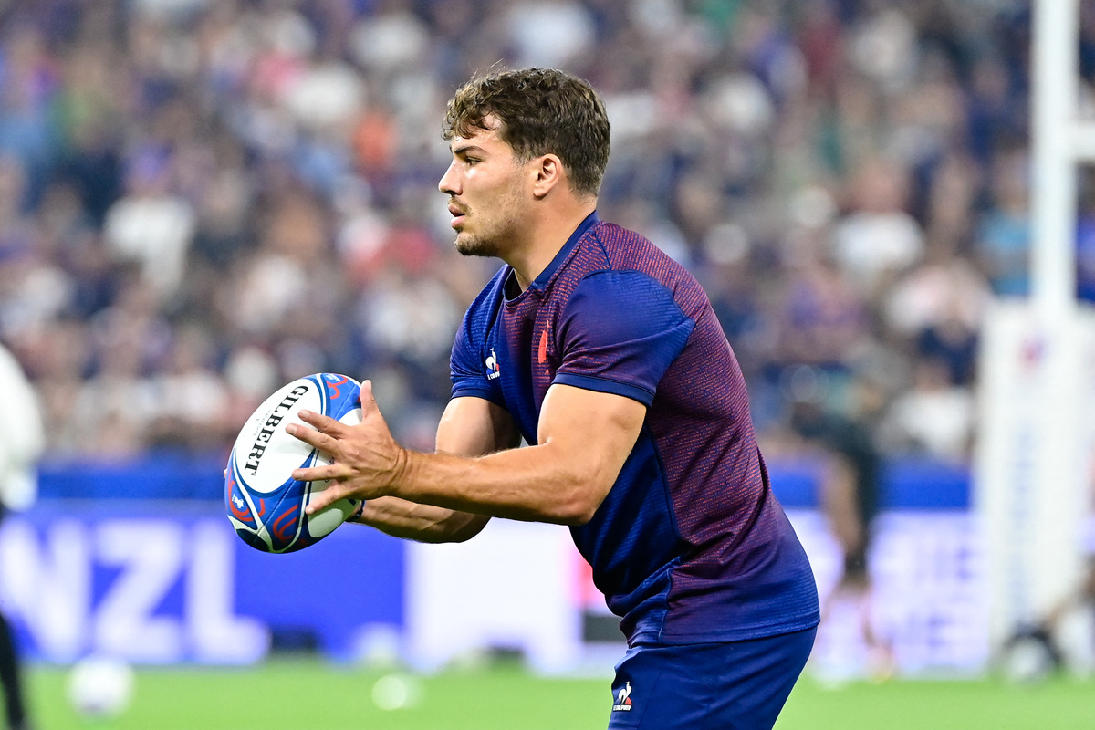 Antoine Dupont blessé : “Les nouvelles ne seraient pas bonnes…”, l’annonce choc de Mathieu Lartot au milieu de la nuit