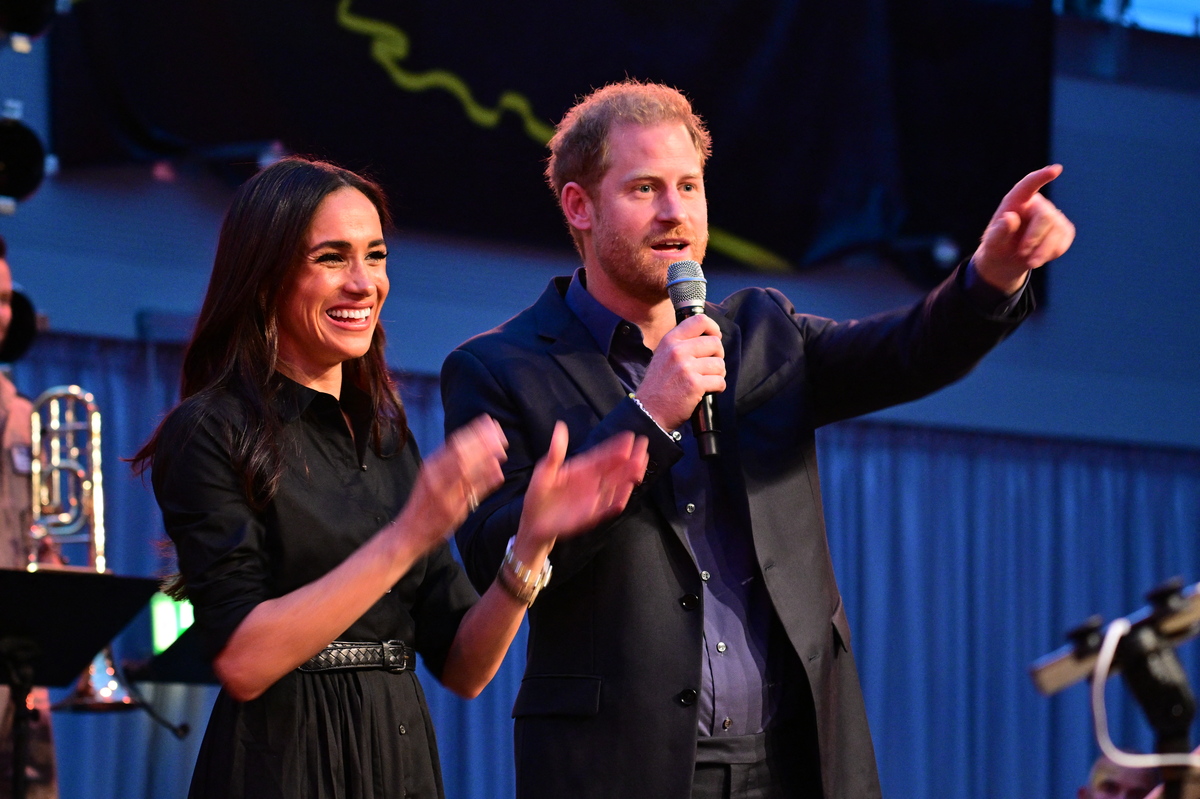 Meghan Markle avec Harry aux Invictus Games 2023 : découvrez le mini prix de sa robe Banana Republic