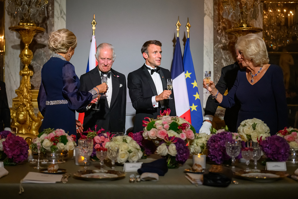 “Il manquait des vrais…” : Guillaume Durand et Yann Arthus-Bertrand balancent sur le dîner pour Charles III à Versailles