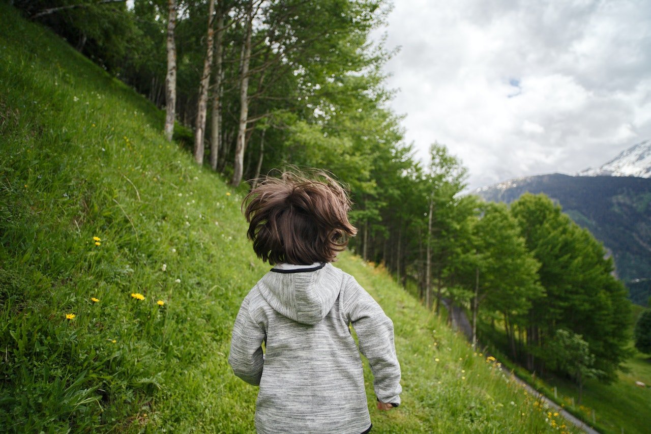 A cinq ans, il met à profit l'assistant vocal de ses parents pour passer des commandes lunaires