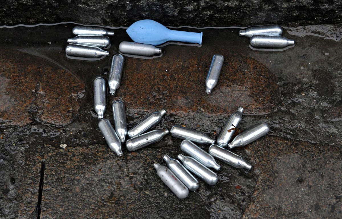 Nîmes : A 16 ans, il est interpellé au volant d’une voiture alors qu’il inhalait du gaz hilarant